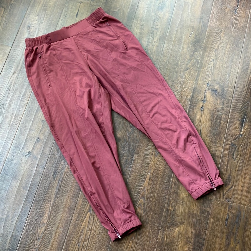 Old Navy Active Stretch Tech Maroon Joggers Size Medium